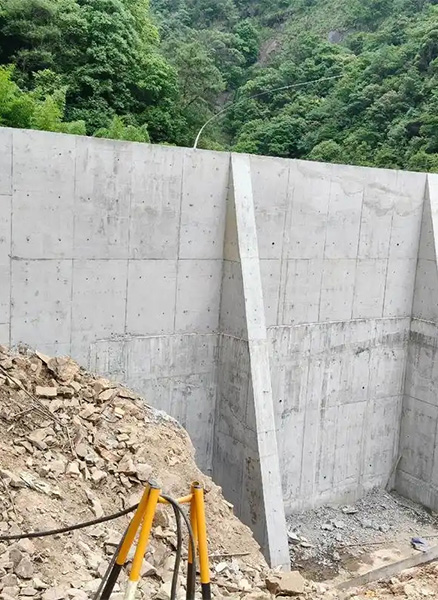 焦作博爱县重力式挡土墙